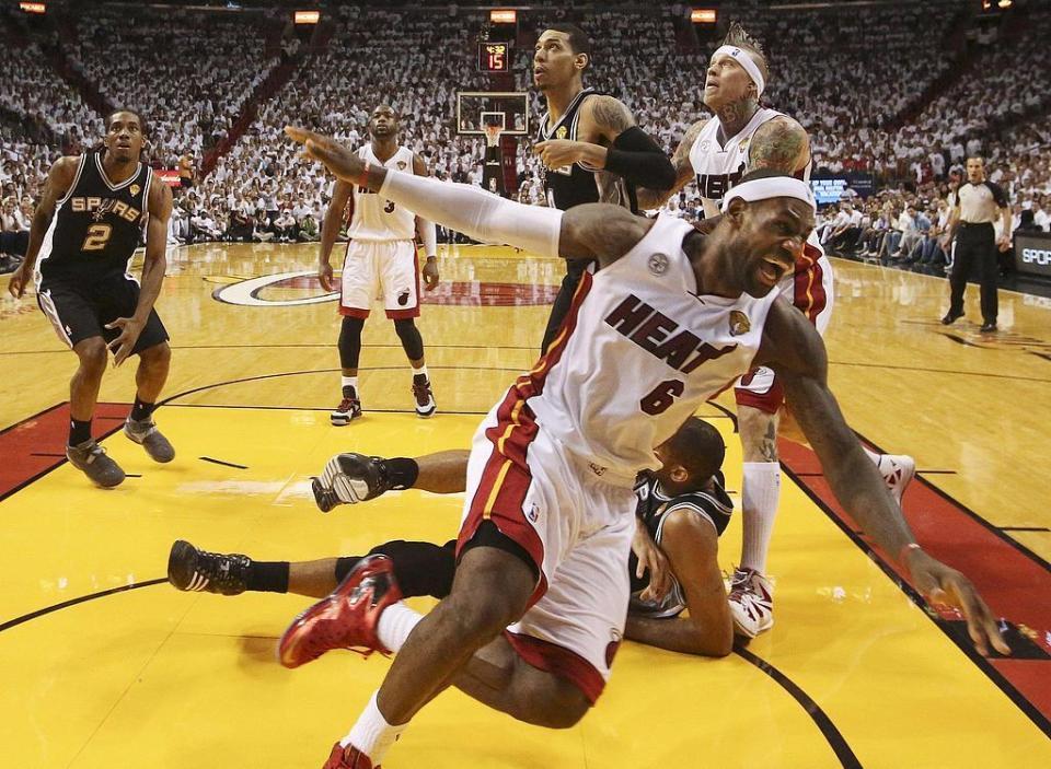 开云体育下载-NBA总决赛得分榜更新！有人死扛有人靠团队 到底谁的冠军最水？